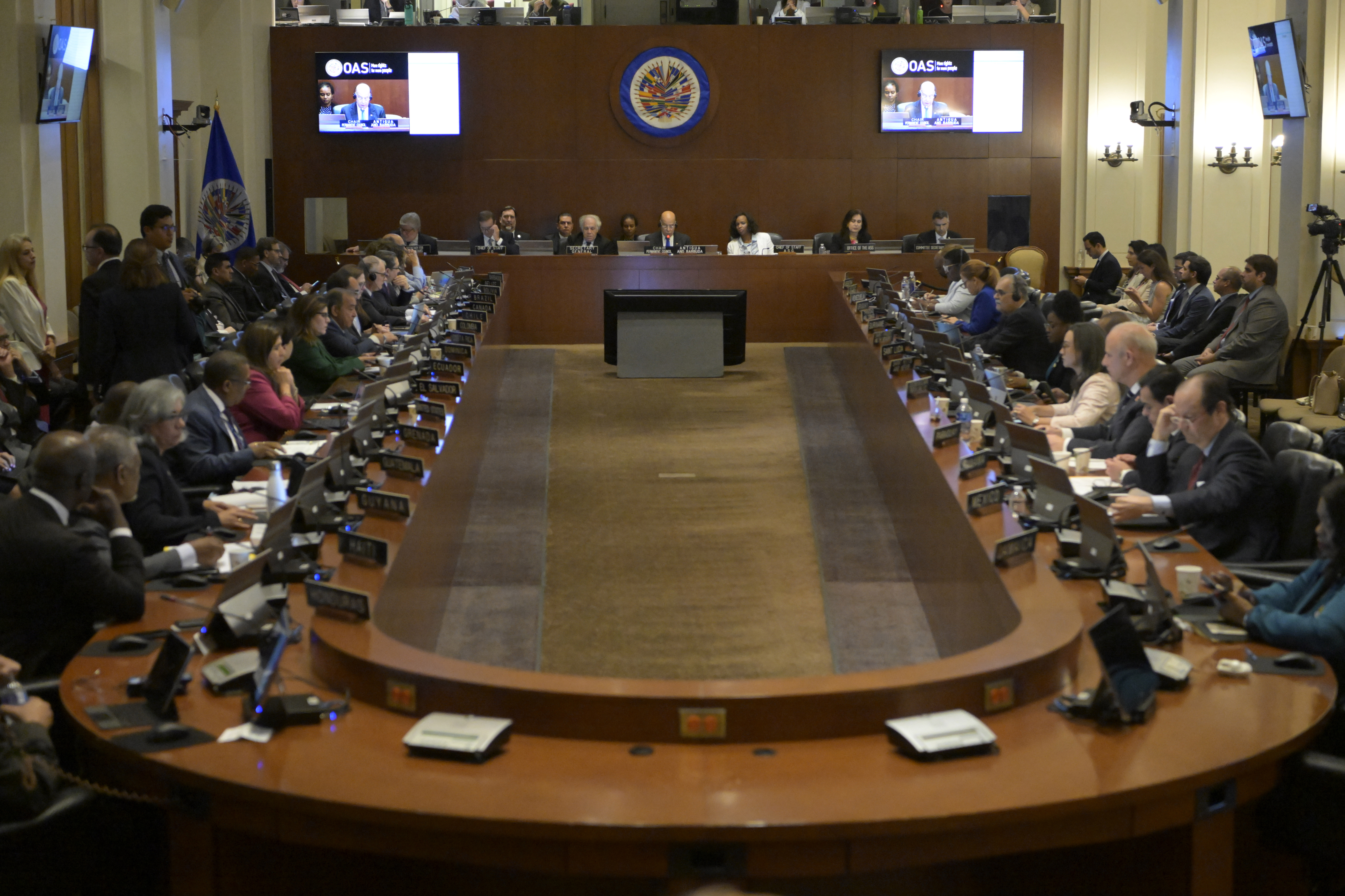 “Una vergüenza”: Santos y más políticos cuestiona abstención de Colombia en la OEA