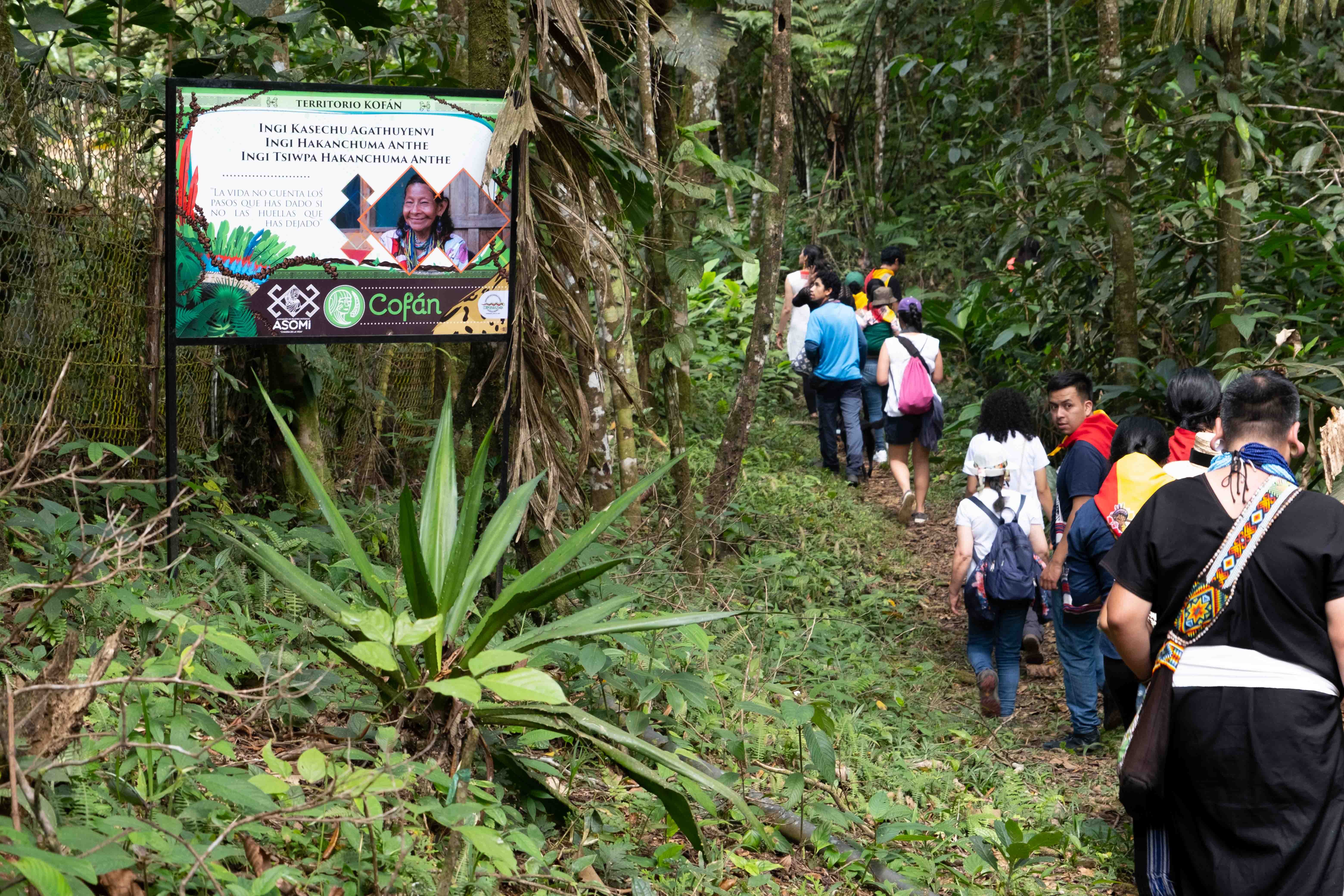 Recorrido por el sendero sagrado de la Casa de Encuentro Chagra de la Vida, de Asomi. En Mocoa, Putumayo
