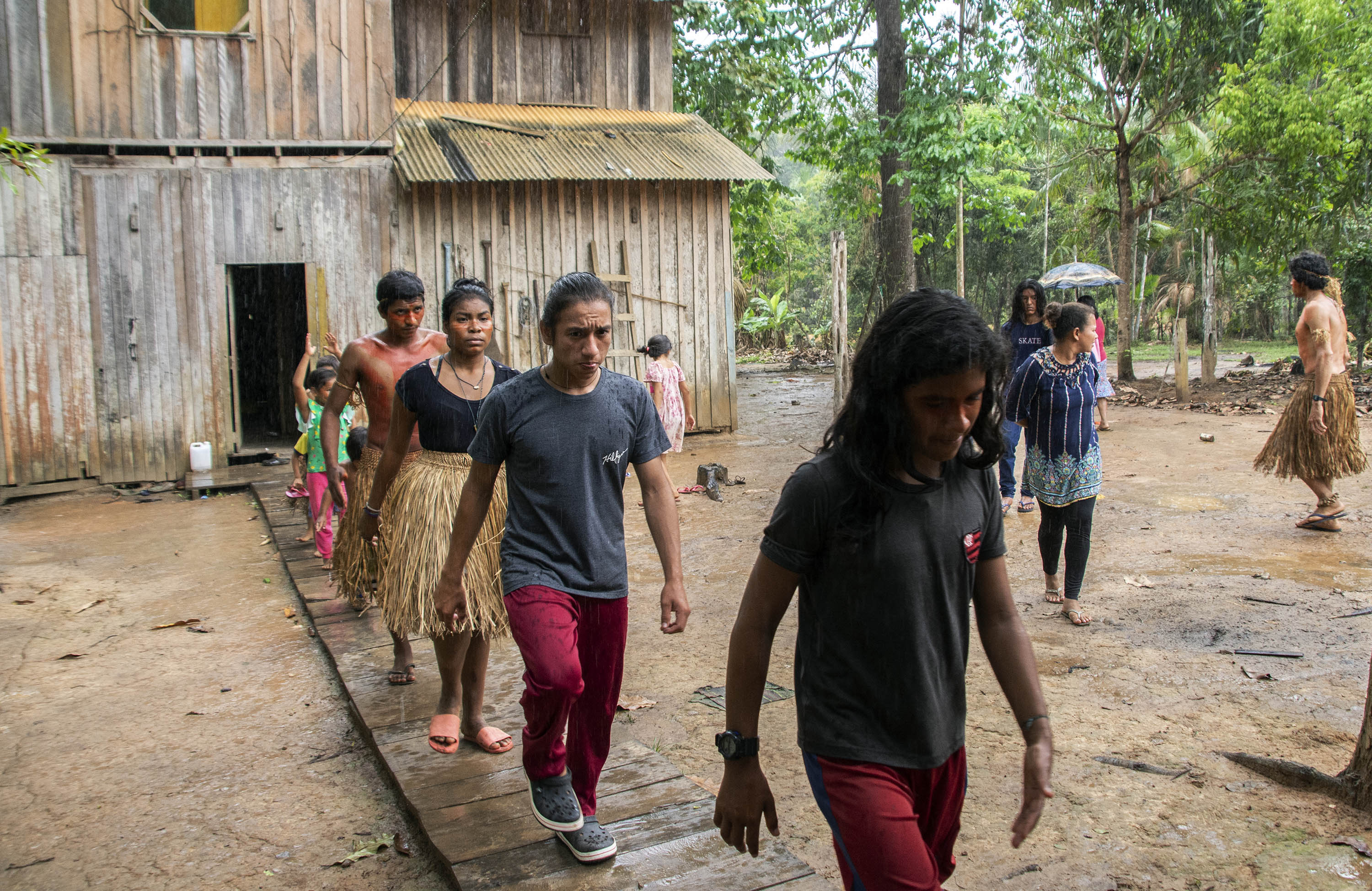 Indígenas Mura, en Brasil  y su lucha por proteger la Amazonia su territorio.