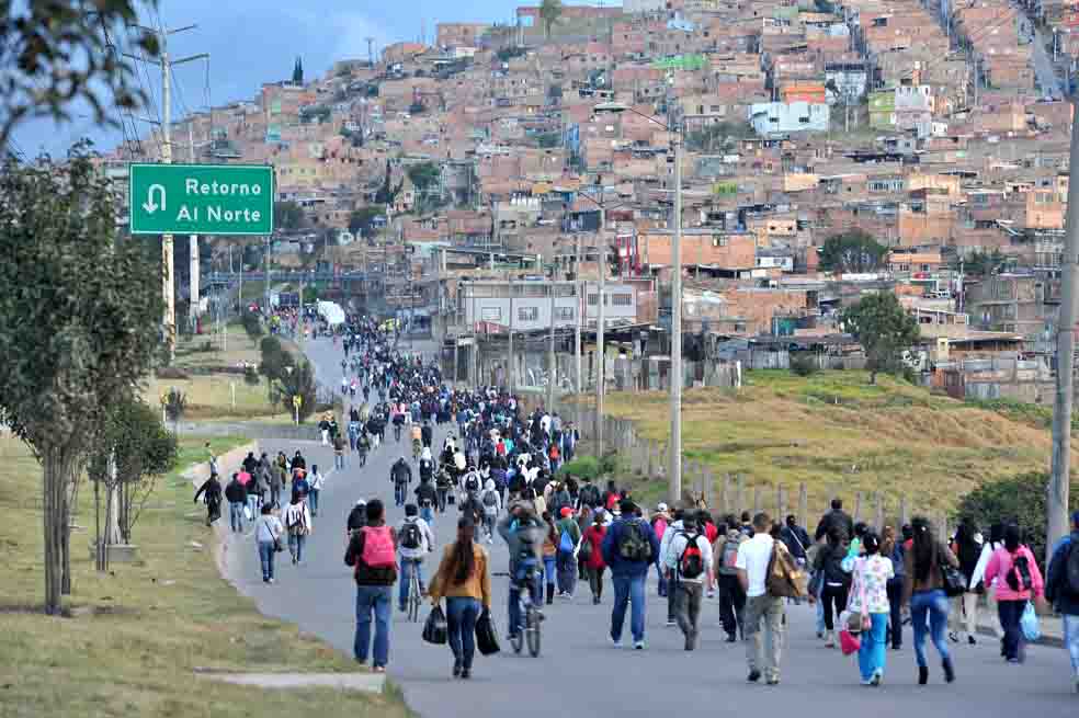 Pobreza en la periferia: la bomba social que deja la guerra en Colombia