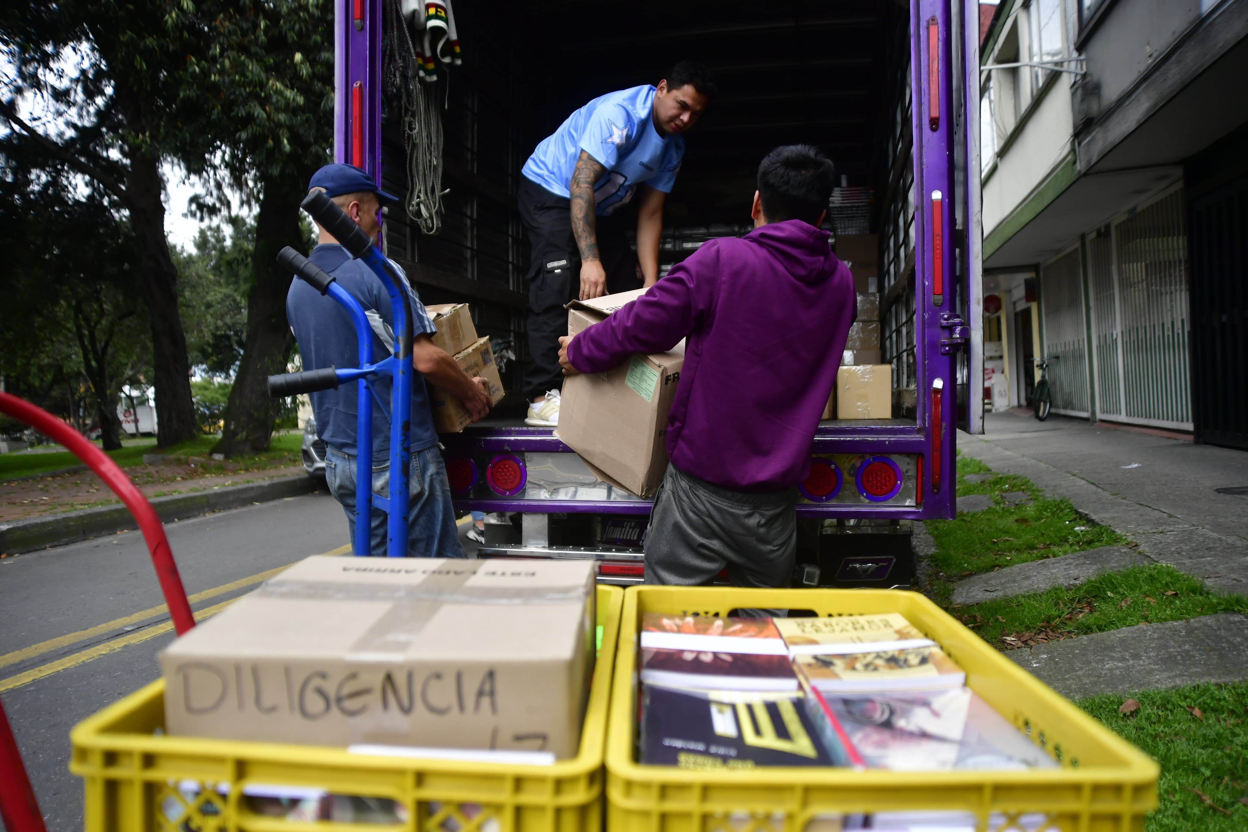 El viaje de los libros a Corferias para la Feria del Libro de Bogotá.