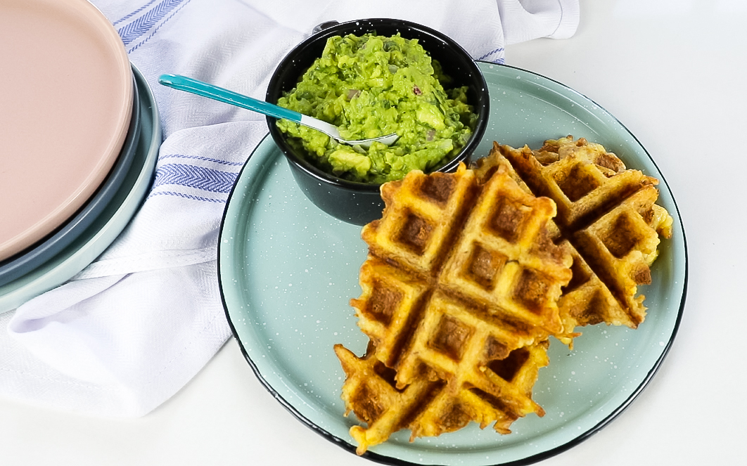 Waffle de atún con guacamole