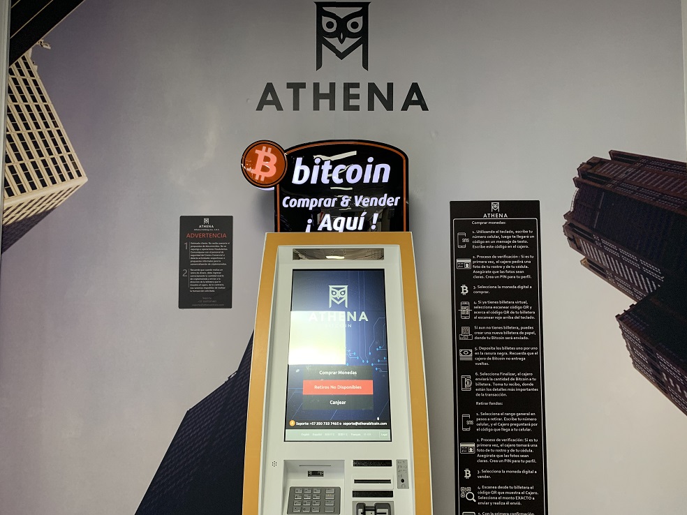 Este tipo de cajeros le permite a los ciudadanos comprar y vender criptomonedas, como Bitcoin, de manera segura.Diego OjedaEn su lugar, las transacciones digitales están soportadas por tecnología Blockchain, una especie de libro contable que, dicen, da seguridad a las operaciones. En suma, si las criptodivisas alcanzan el protagonismo del peso o el dólar, es probable que en el futuro las finanzas dejen de depender de instituciones y pase a ser tecnología pura.