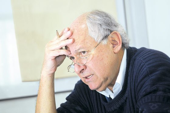 "En la medida en que vamos penetrando cada vez más dentro de las áreas de la selva, que nos vamos profundizando más en el mar, que vamos teniendo mucho más contacto global, vamos a estar expuestos a muchísimos más virus": En 2008, la científica Kate Jones (de UCL) y un equipo de investigadores identificaron 335 enfermedades que surgieron entre 1960 y 2004, de las cuales al menos el 60% procedían de animales. Estas enfermedades zoonóticas podrían estar relacionadas con las formas en las que irrumpimos y alteramos los ecosistemas.
