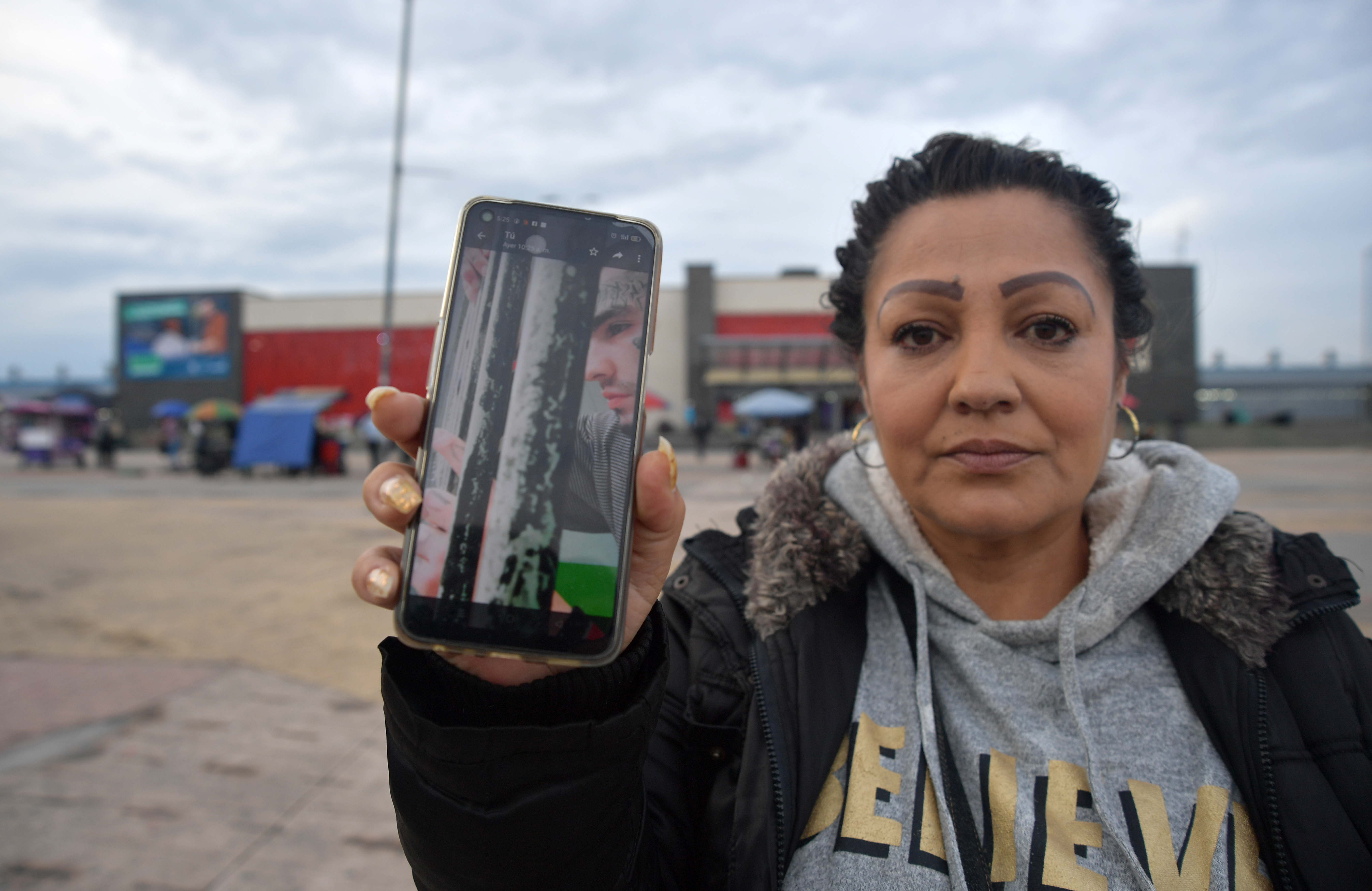 Madre de Sergio Andrés Pastor González, conocido como “Diecinueve” quién pertenece a la primera línea, capturado por los hechos ocurridos durante el paro nacional.