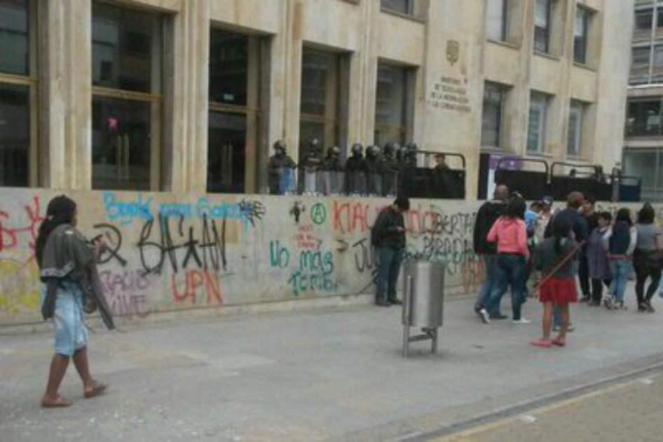 »Limpieza de grafitis no es con trapo y manguera»: Distrito