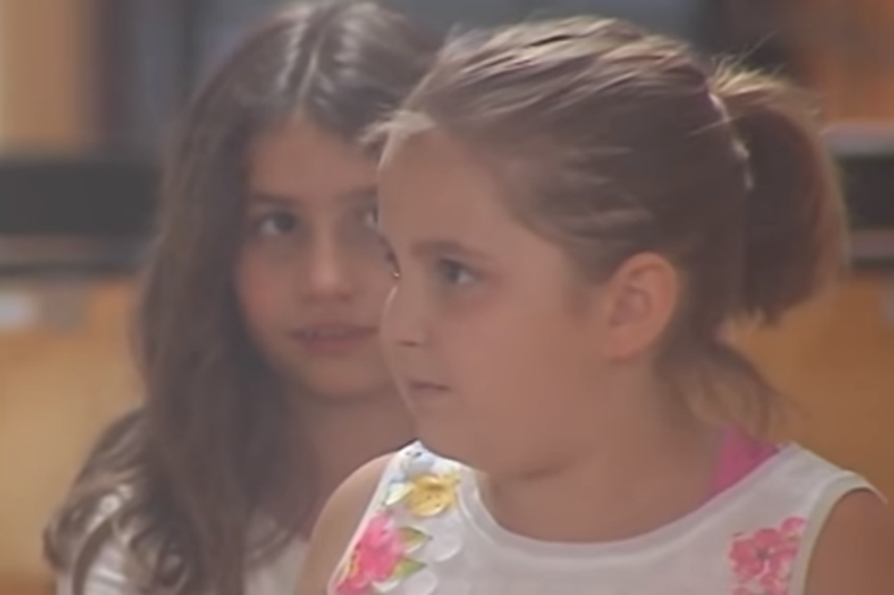 Niña defiende a compañera por tener padres del mismo sexo