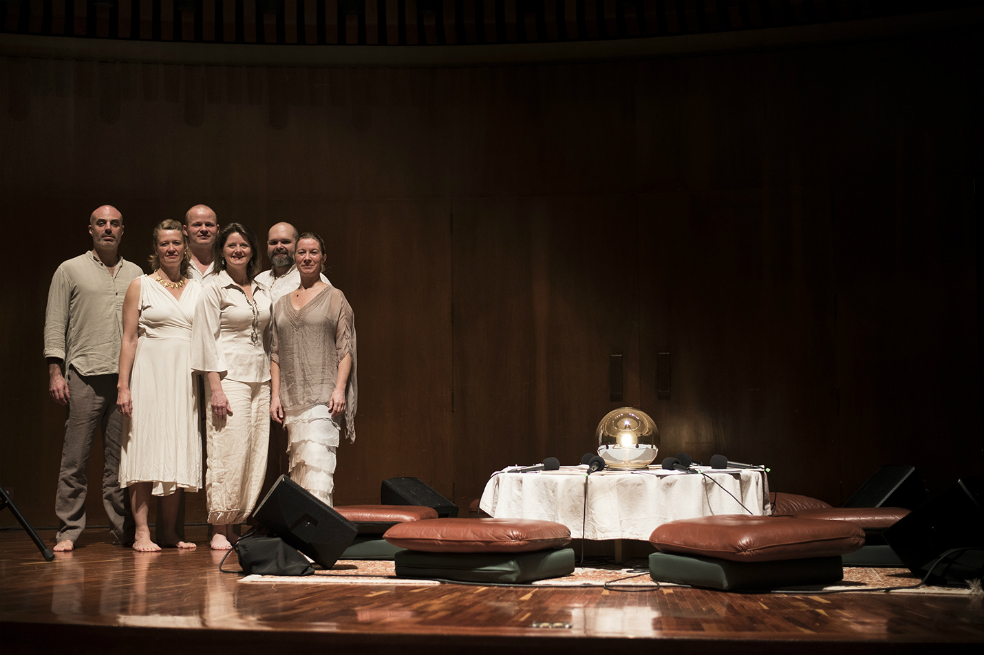 Theatre of Voices, una apertura con puntos suspensivos