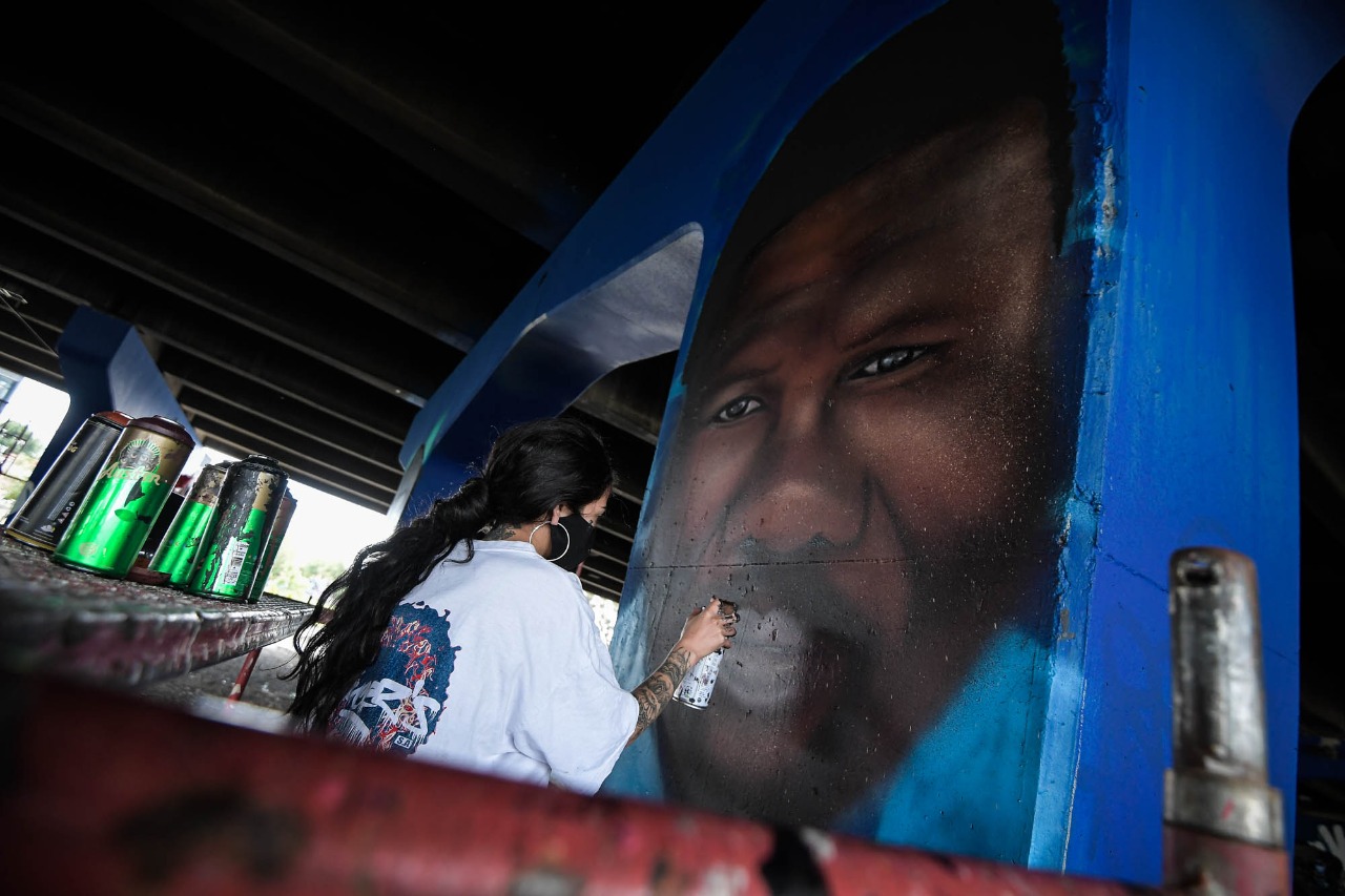 Los 26 artistas urbanos que ayudaron a plasmar los rostros de las víctimas fueron: Hard, ISCO, Real Arte Social, Mr Jeres, Alejaskandy, Sueña, DJ Lu, Done, Blank, Neve, Tass, Creza, Toxicómano, Lola, Trust, Yorkoner, Joems 777, Jordie, Ajna, Cuack, Rodar, Mada, Mr Garek, Arcano, Los 90s y Lak.