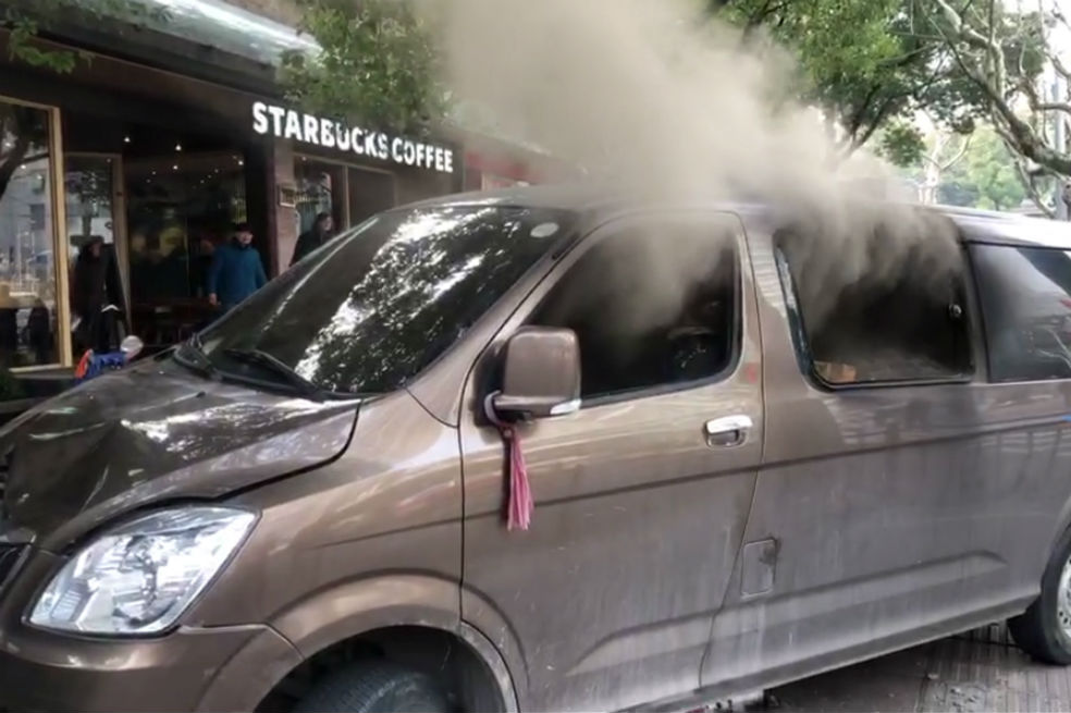 Camioneta arrolla a peatones en Shanghái y deja 18 heridos