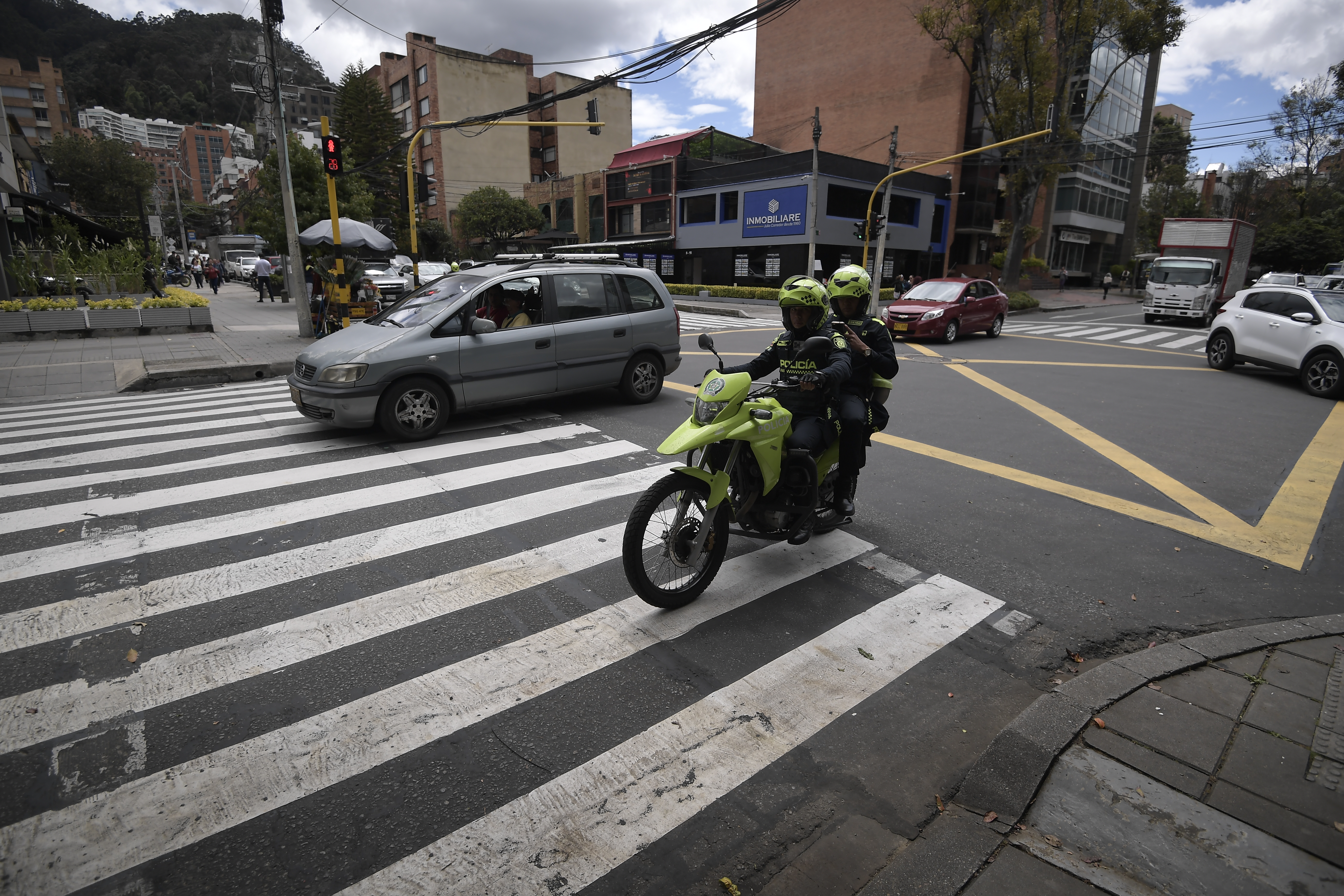 En video: registran robo con arma de fuego a plena luz del día en Bogotá