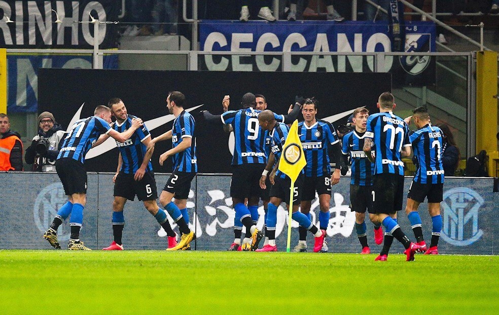 El Inter es líder de la Serie A tras derrotar al Milan en el derbi de la ciudad