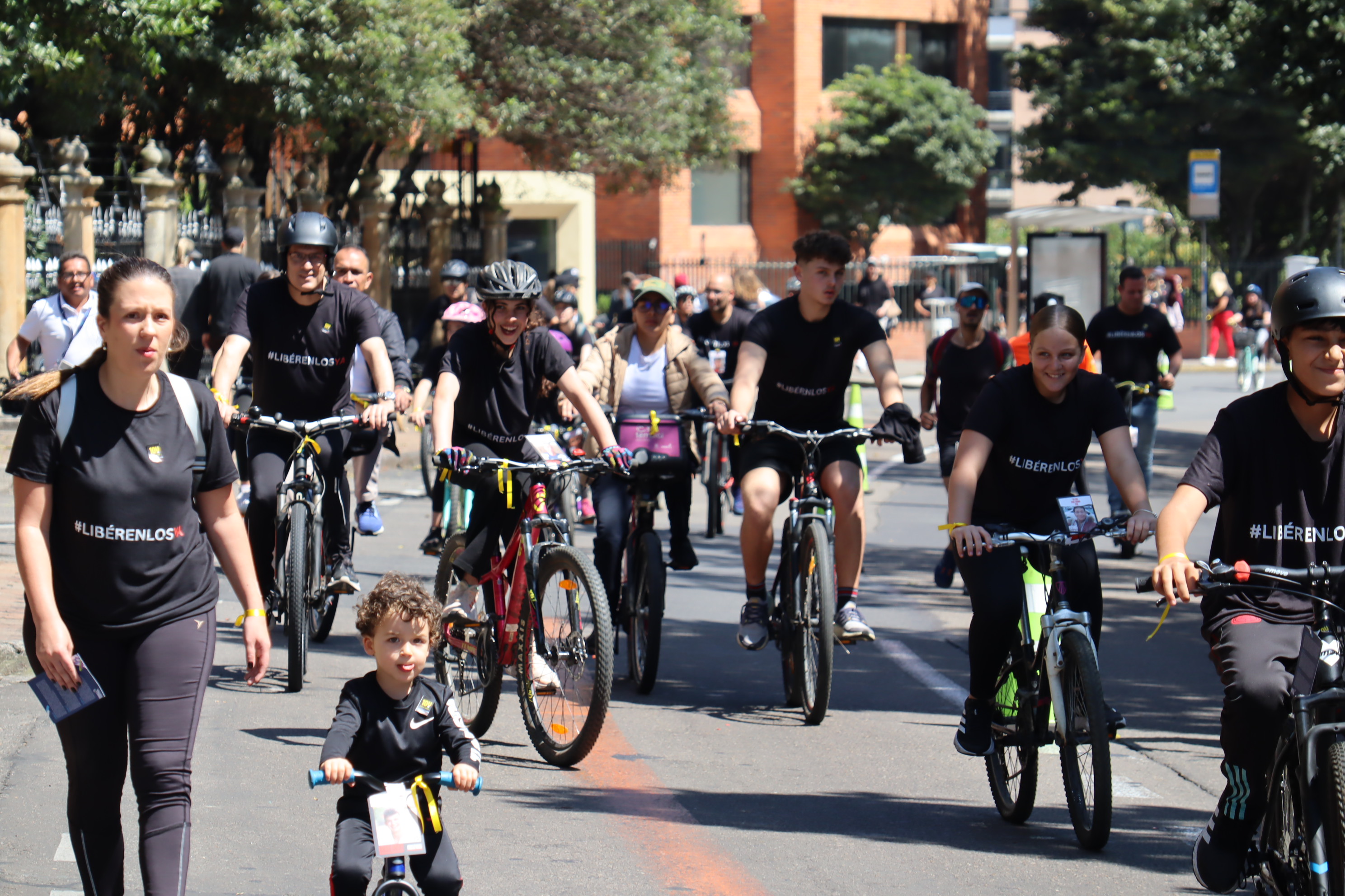 En Bogotá pedalearon para pedir la liberación de los rehenes de Hamás