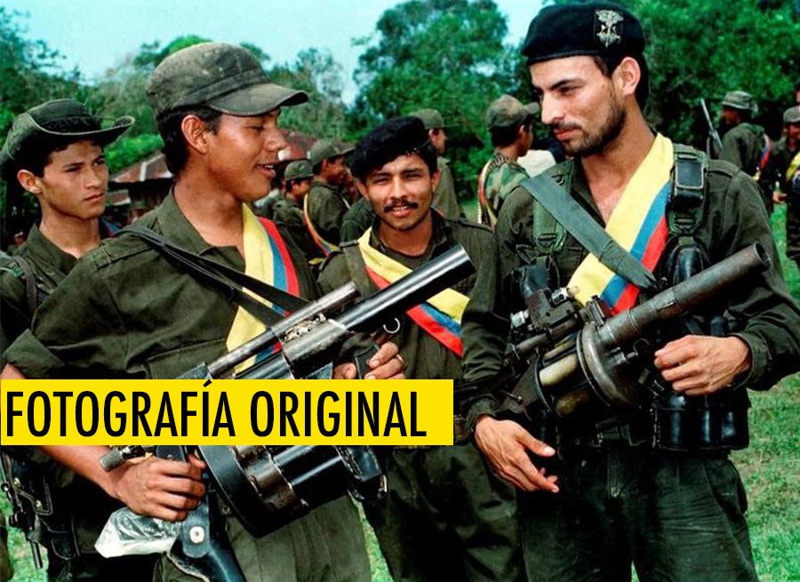 La fotografía original, sobre la que se que realizó el montaje contra el padre De Roux, fue tomada en 1998 por Henry Romero para Reuters.