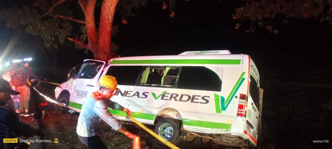 Accidente en vía del Huila dejó dos personas muertas y ocho heridos