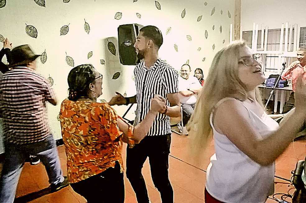 La celebración de Jeison Medina en su barrio