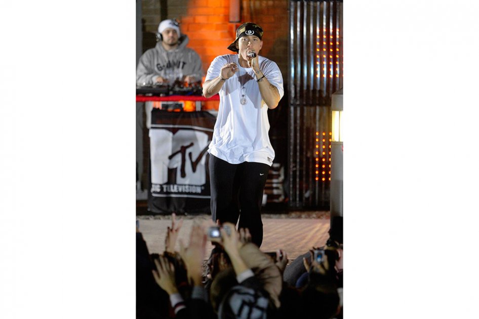 Eminem reflexiona sobre sus adicciones y aumento de peso