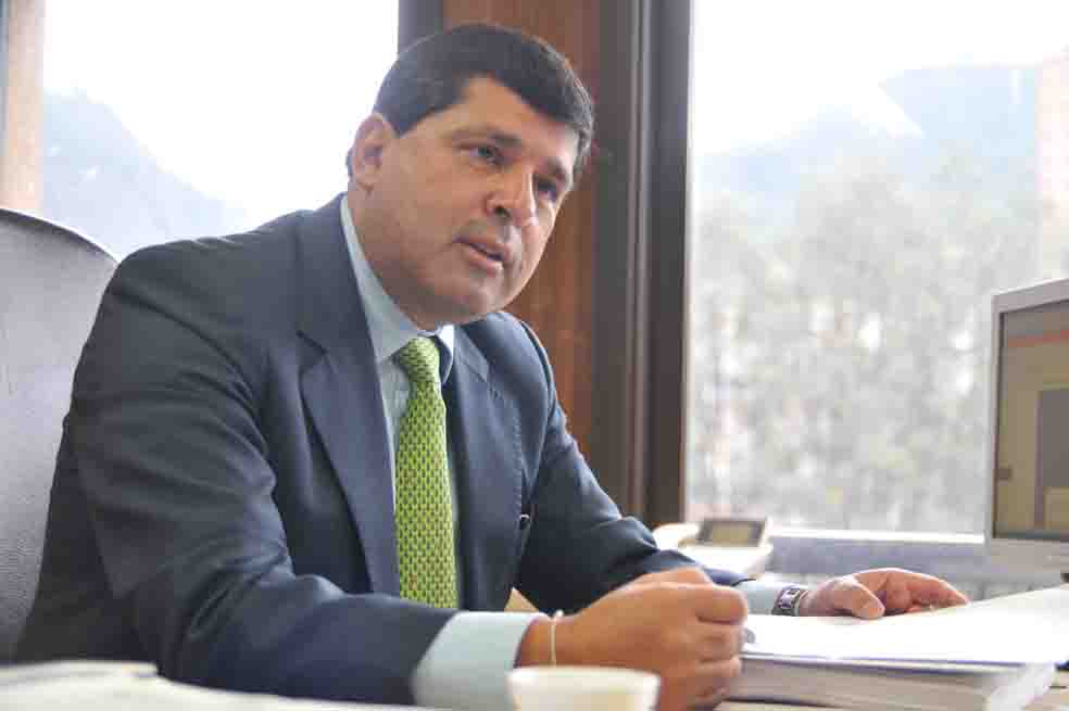 Por temas de contratación, formulan cargos contra exgerente del Fondo de Vigilancia