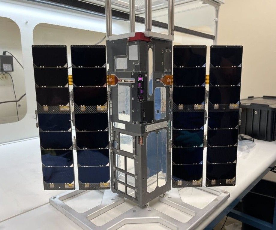 El CubeSat CIRBE en el laboratorio antes del lanzamiento. CIRBE fue diseñado y construido por LASP en la Universidad de Colorado en Boulder.
Xinlin Li/LASP/Universidad de Colorado Boulder