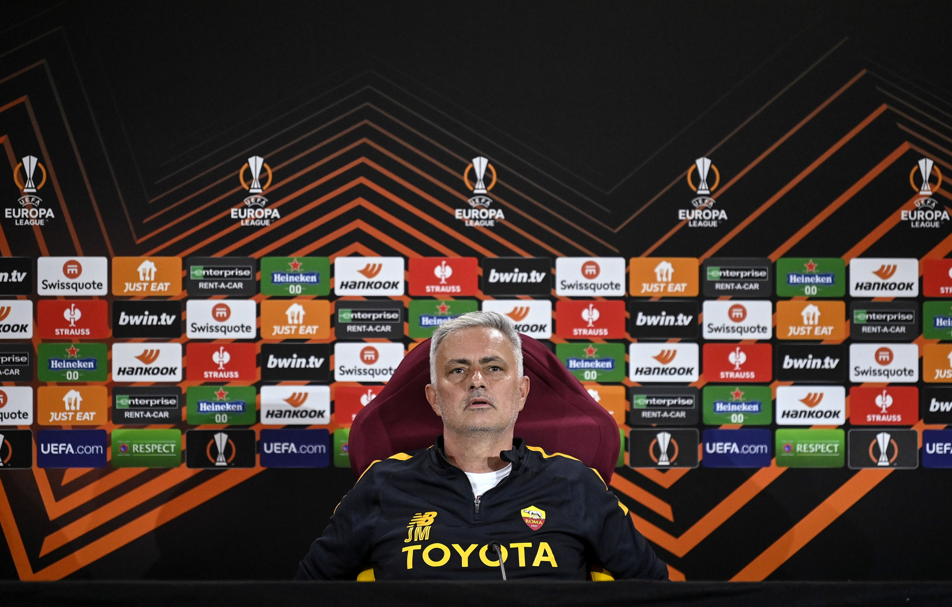 Mourinho busca hacerse eterno con otro título europeo en Roma