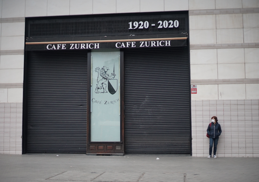 Lugares de tradición como el Café Zúrich han parado sin certeza de volver a operar.