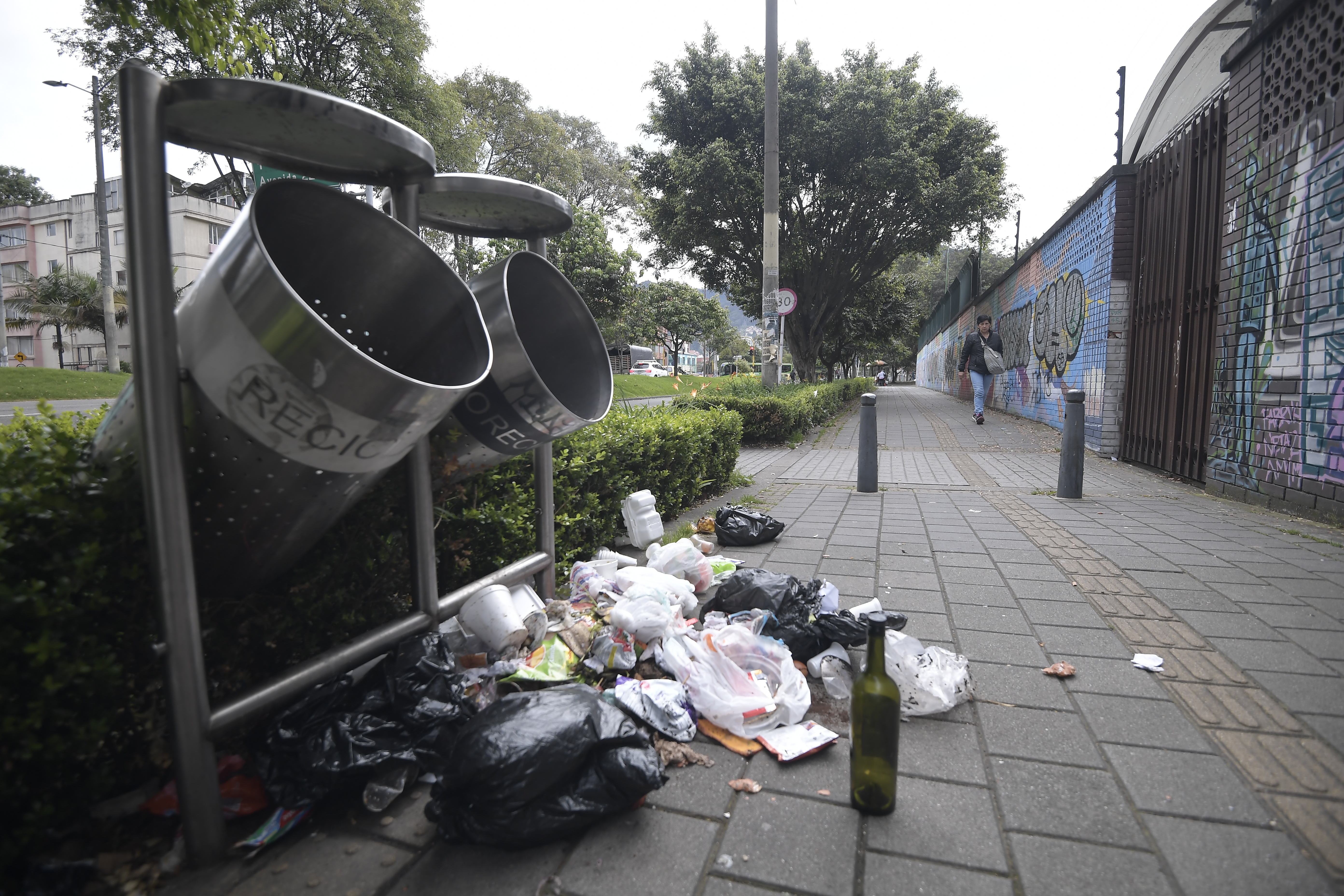Bogotá enfrenta alza histórica de quejas por fallas en la recolección de basuras