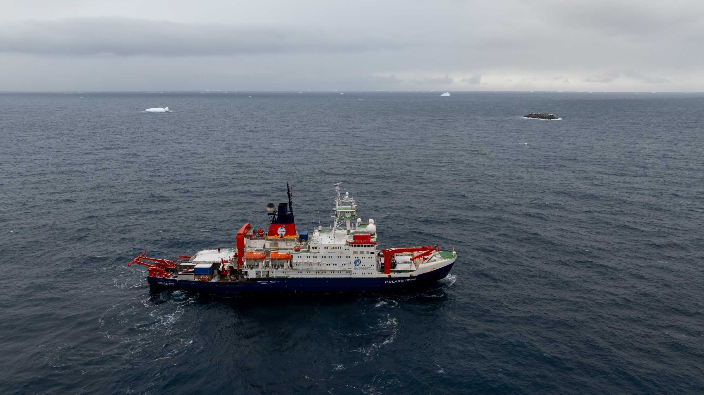 Los participantes en una expedición antártica a bordo del Polarstern han descubierto una isla en el mar de Weddell que aún no figuraba en las cartas náuticas.