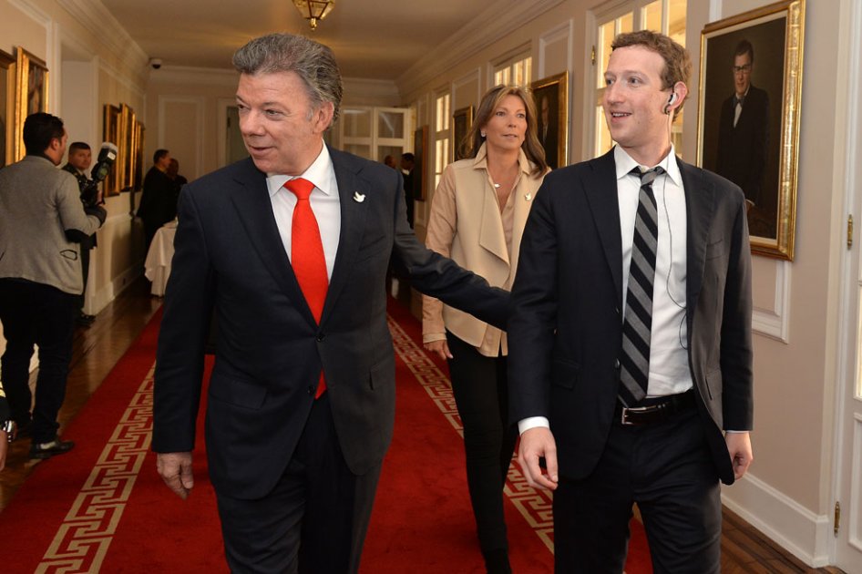 Para reducir la pobreza es importante dar herramientas básicas gratis a la gente: Zuckerberg