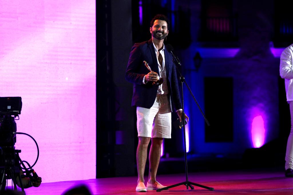 Mario Espitia fue elegido por el público y se llevó el galardón Talento Favorito, por su rol de Arturo en 'Leandro Díaz'.