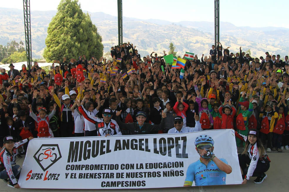 La obra de “Supermán” López que hace felices a los niños de su natal Pesca