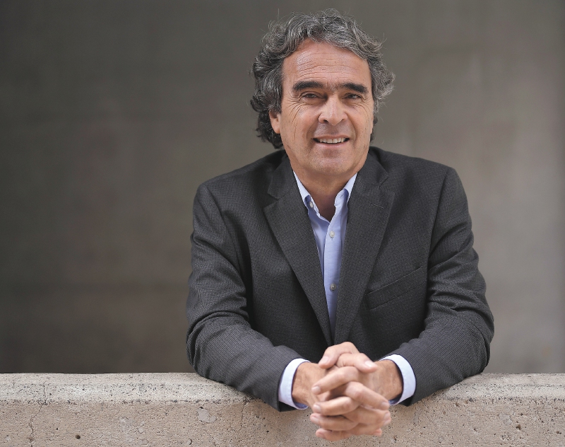 De la teoría de modelos al realismo mágico