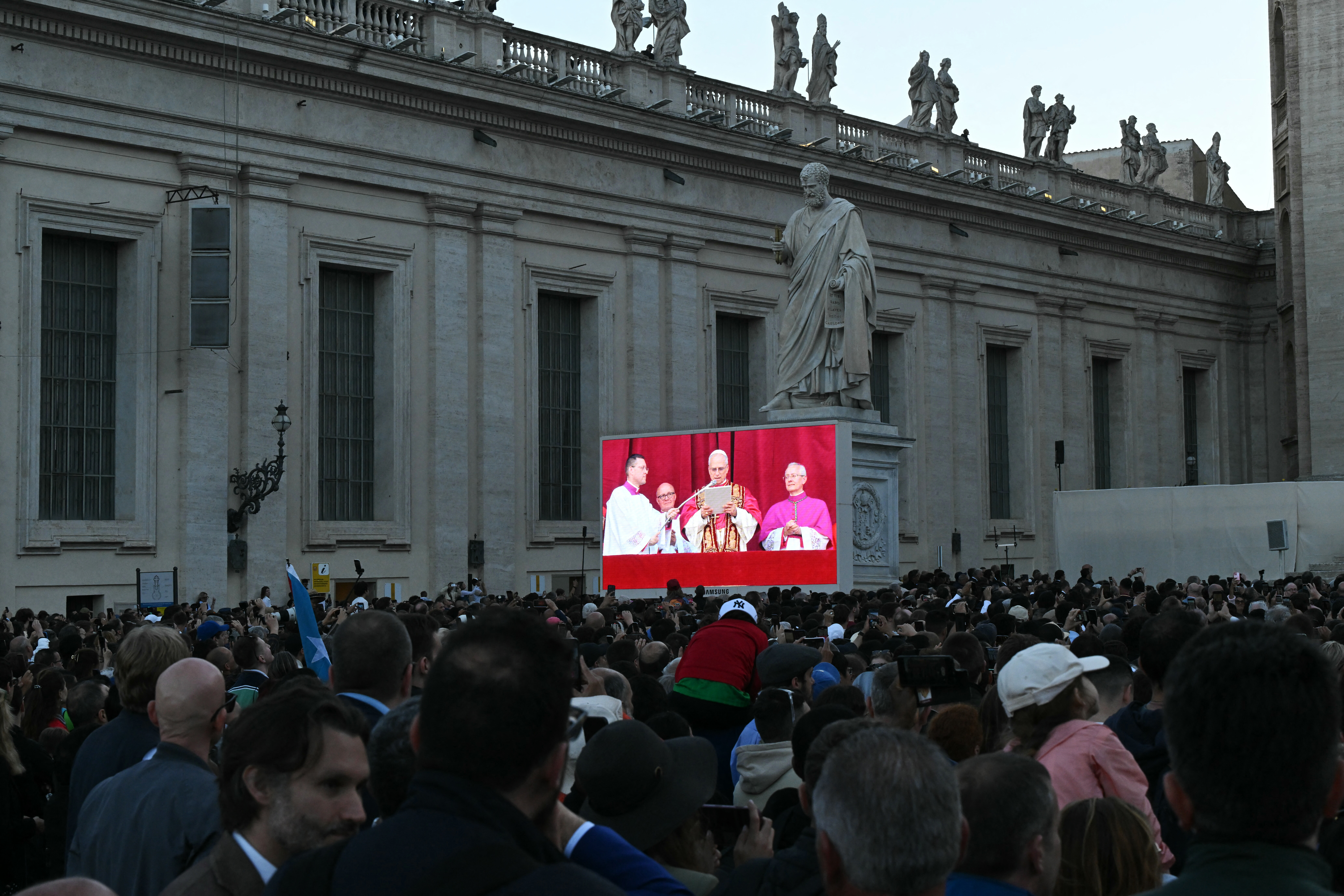 Primera presentación del papa León XIV, luego de ser elegido.