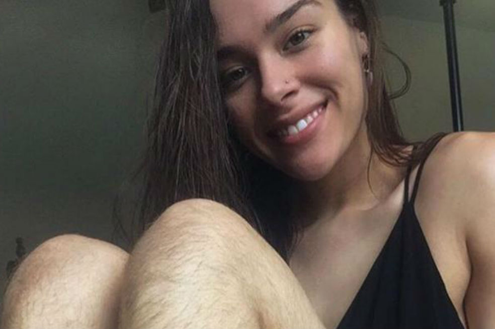Enero peludo: la campaña para que las mujeres se dejen crecer el vello en las axilas y las piernas