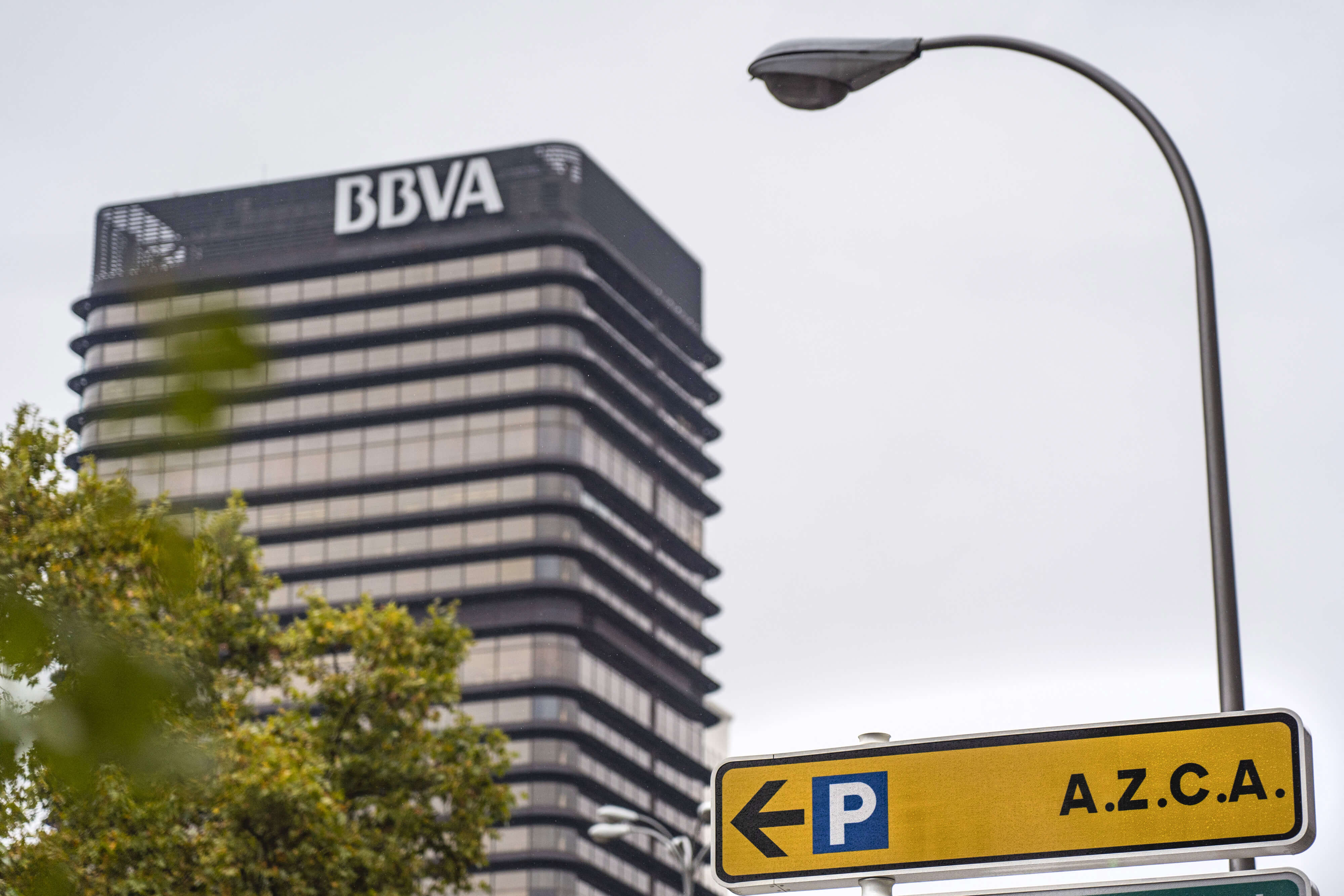 Fiscalía española pide investigar al banco BBVA en posible trama de espionaje