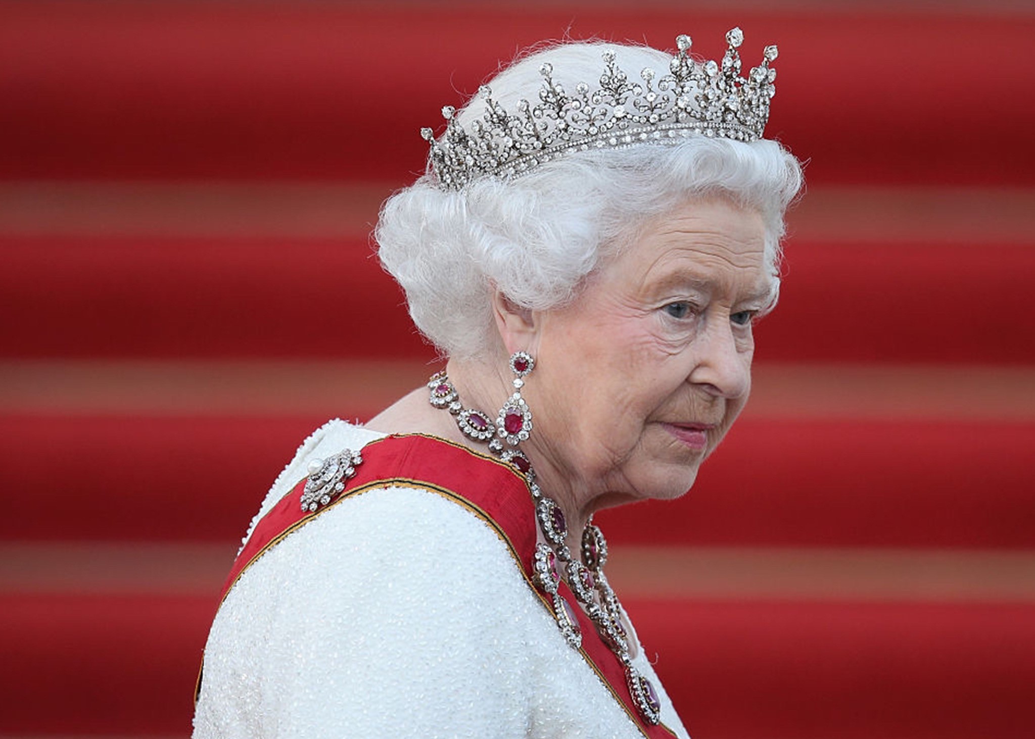 Preocupa el estado de salud de Isabel II: ya no sale a caminar con sus perros