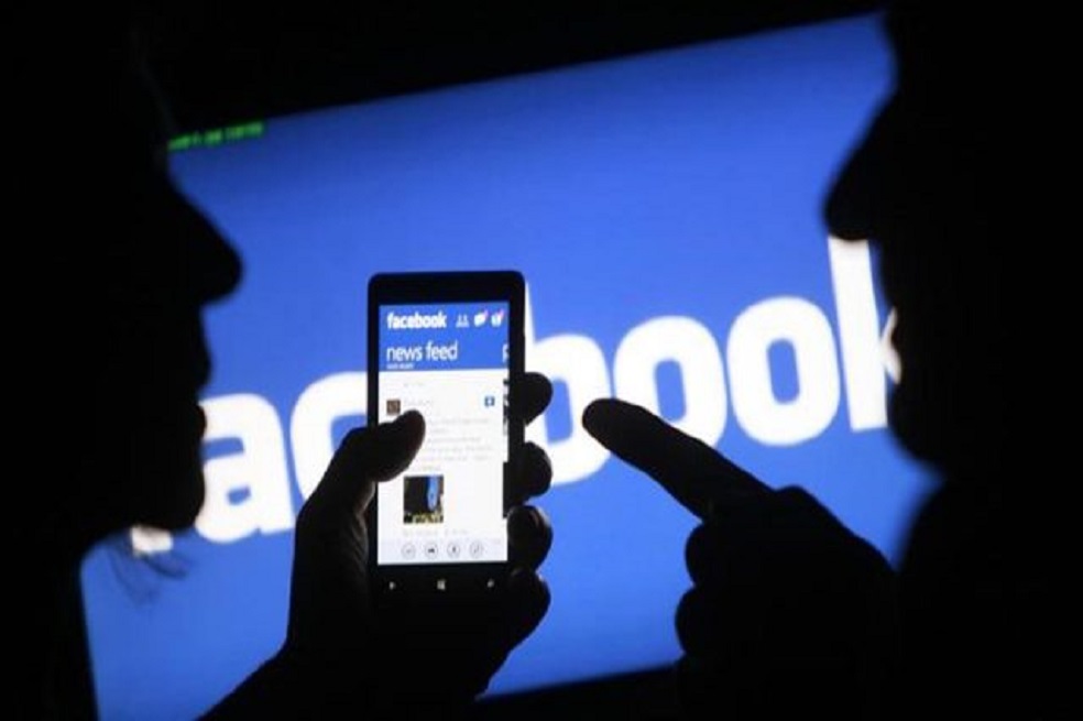 Facebook admite que rastrea ubicación de todos sus usuarios, todo el tiempo