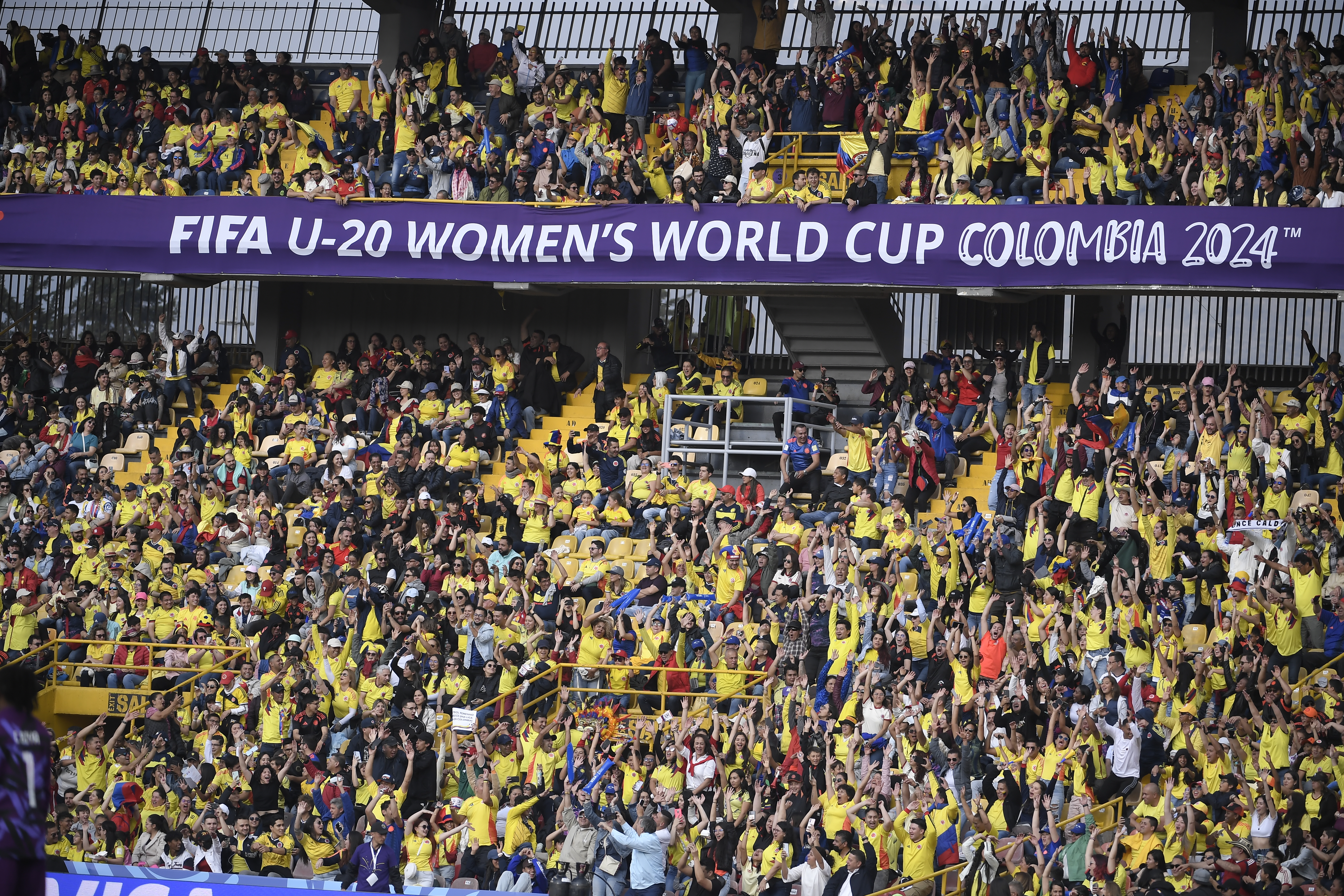 Hinchas colombianos, en el partido Colombia vs Australia, por la primera fecha del grupo A de la Copa Mundial femenina Sub-20.