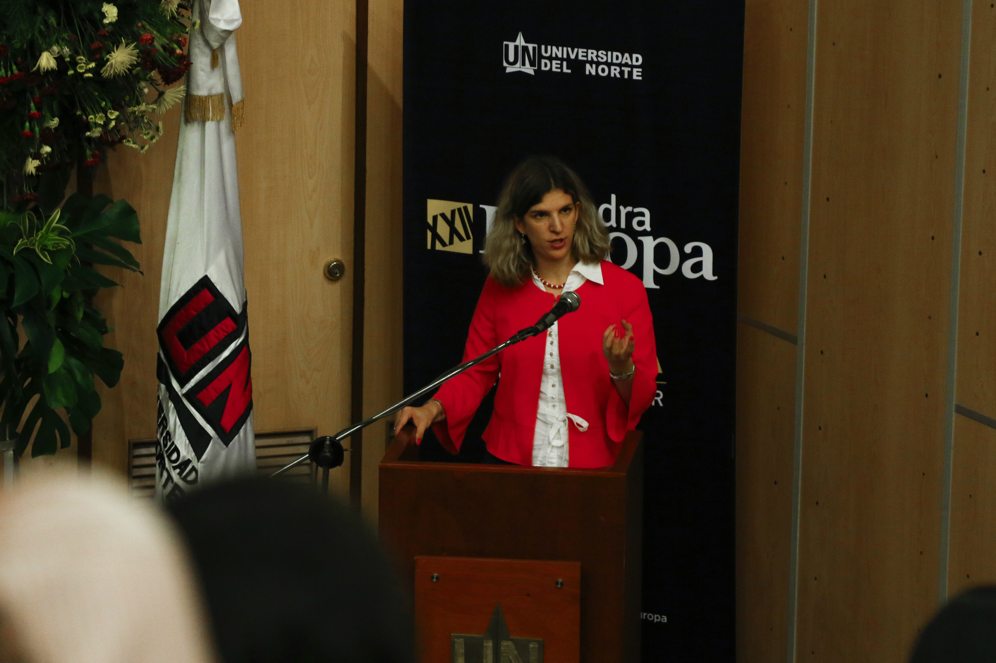 «Hay que esclarecer la responsabilidad de los empresarios en el conflicto»: Annelen Micus