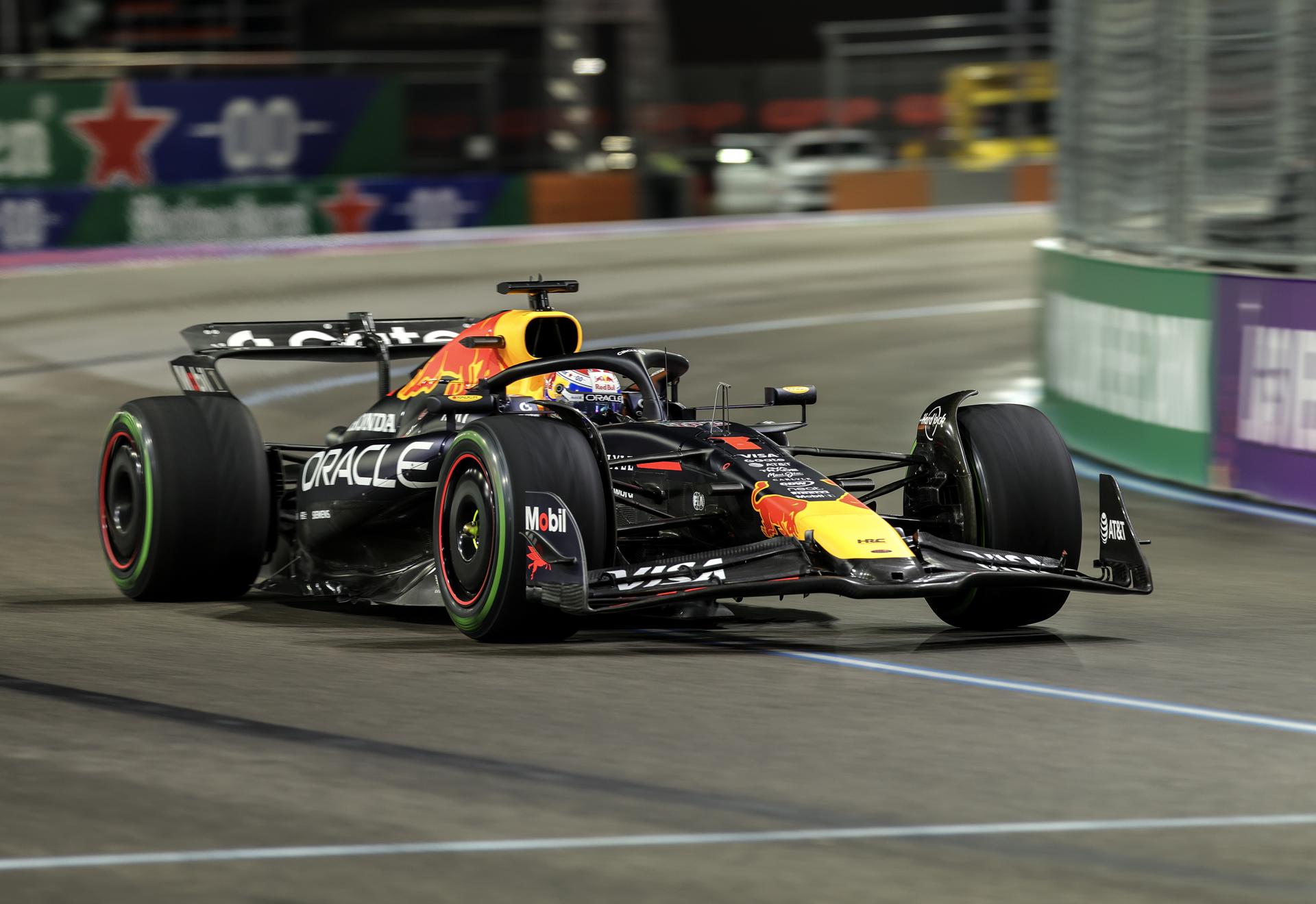 Las Vegas (United States), 22/11/2025.- Red Bull driver Max Verstappen of Netherlands in action during the third practice session for the Formula One Las Vegas Grand Prix on the Las Vegas Strip Circuit, USA, 21 November 2025. The Las Vegas Grand Prix will take place on 22 November 2025. (Fórmula Uno, Países Bajos; Holanda) EFE/EPA/CRISTOBAL HERRERA-ULASHKEVICH
