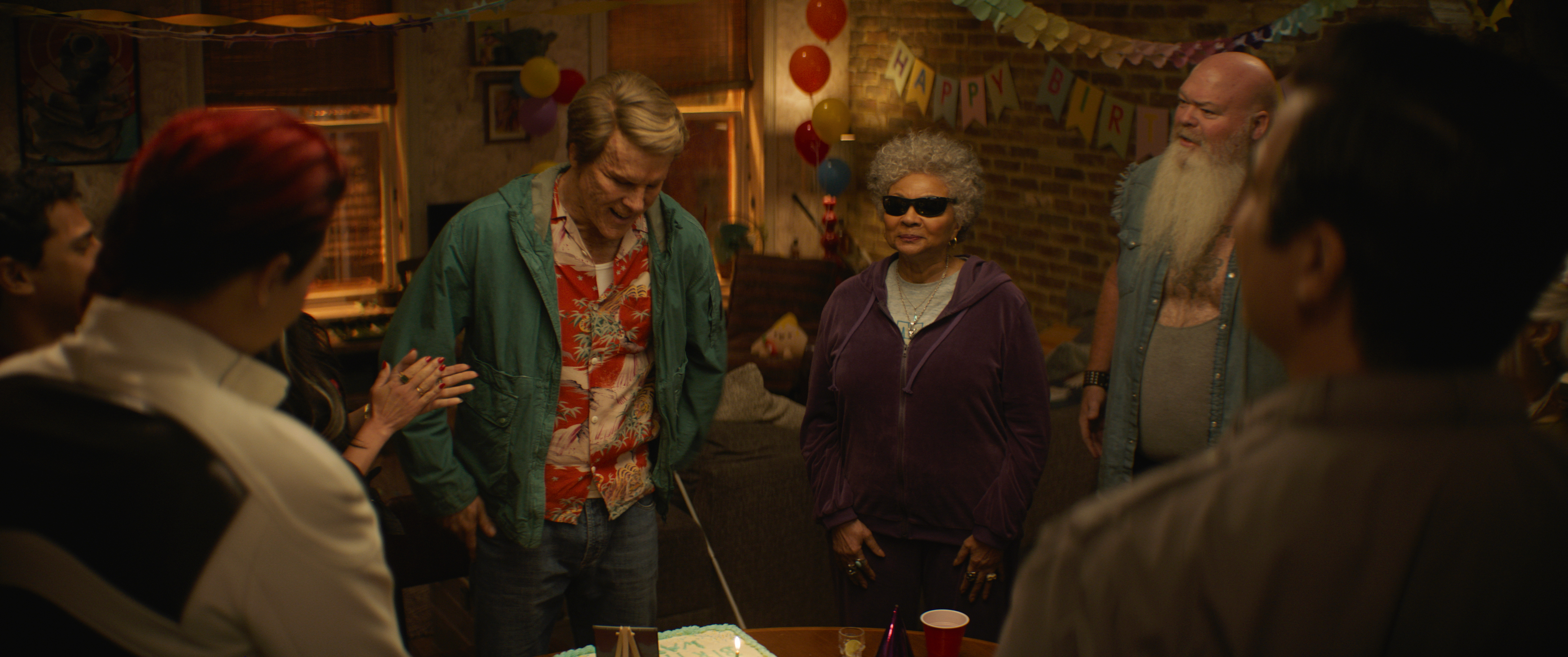Ryan Reynolds como Deadpool/Wade Wilson, Leslie Uggams como Blind Al y Randall Reeder como Buck en “Deadpool & Wolverine”.