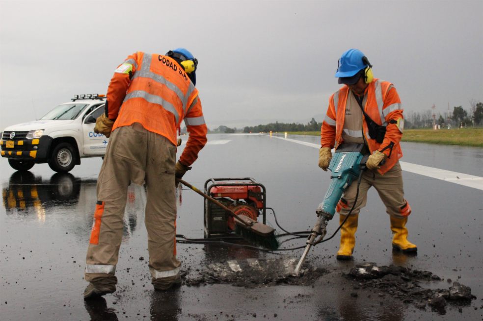 Rayo que impactó en pista del aeropuerto El Dorado generó retrasos en los vuelos