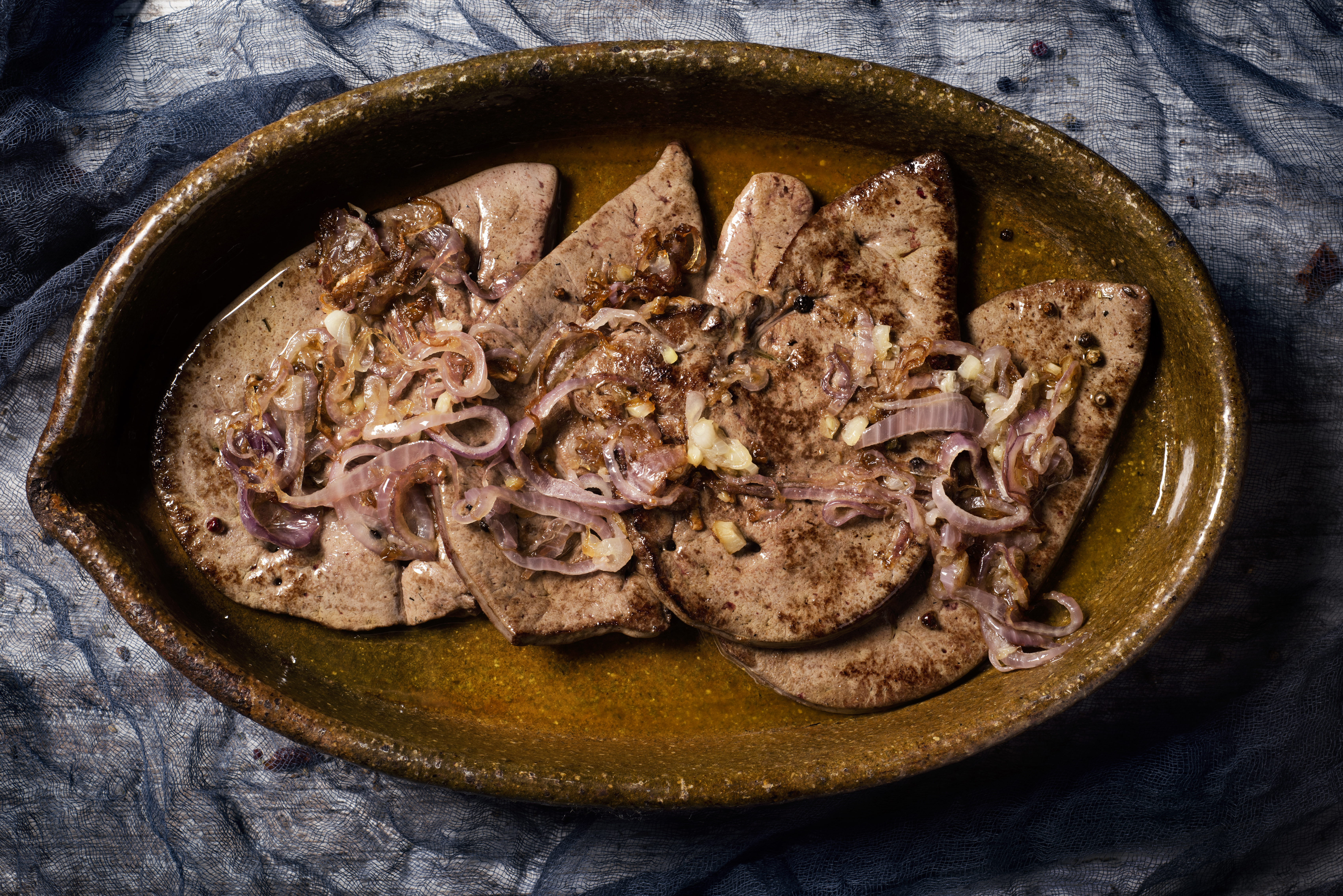 Hígado encebollado, una receta tradicional que aquí te enseñamos a preparar