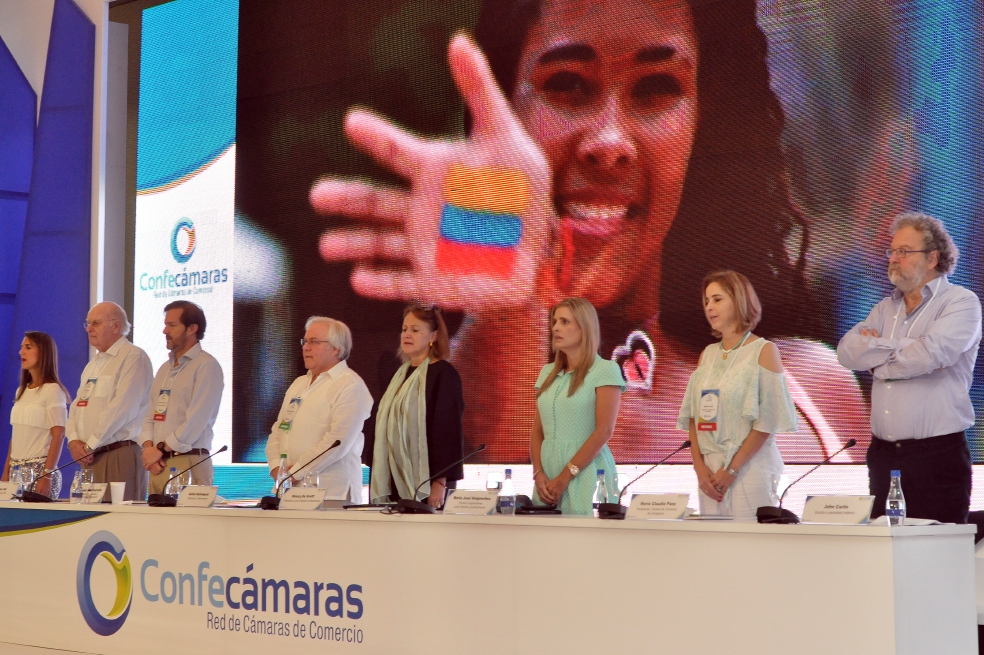 “Por la paz, empresarios deben olvidar las ganancias”: John Carlin