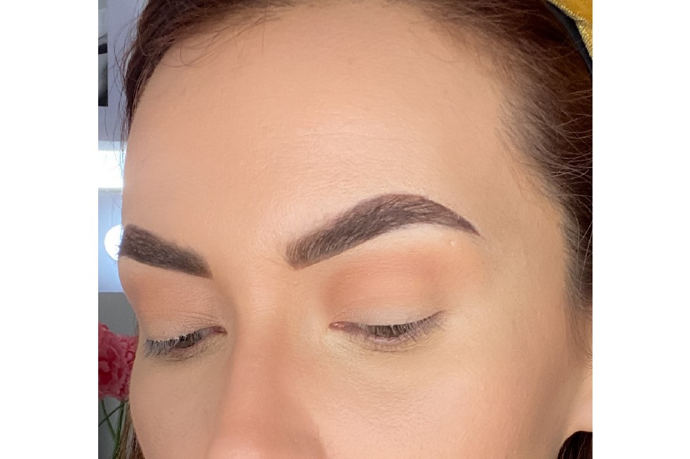 Sigue este tutorial y luce un maquillaje increíble durante la celebración de Navidad.