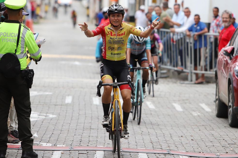 Empezó la Vuelta a Antioquia Femenina y Juvenil: ganaron Esther Galarza y Cristián Vélez