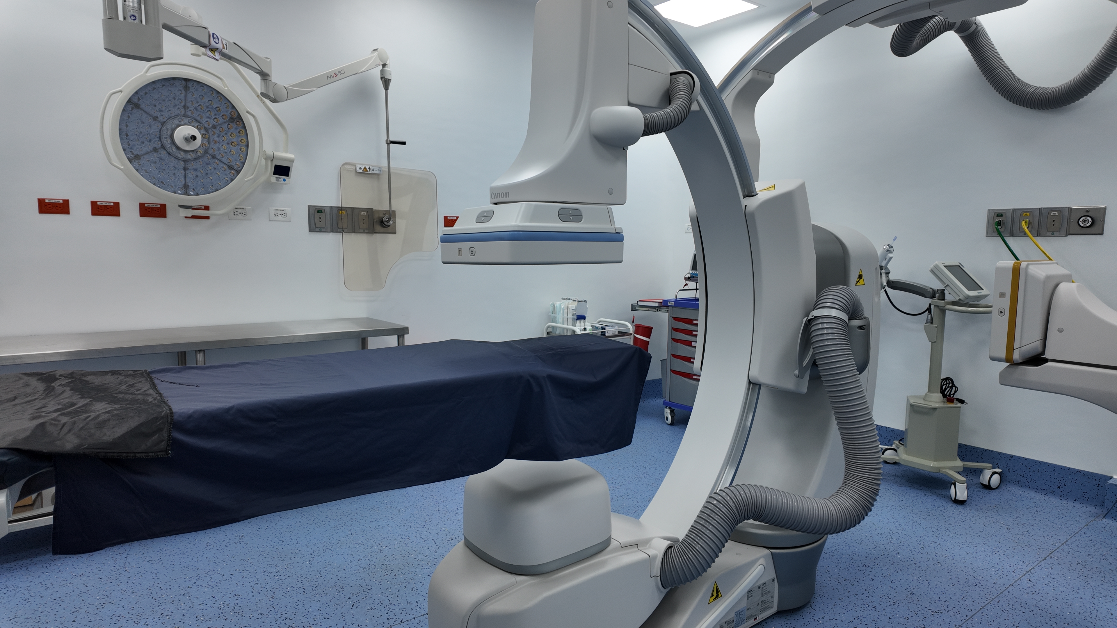 Primer angiógrafo de alta tecnología para la salud pública capitalina.