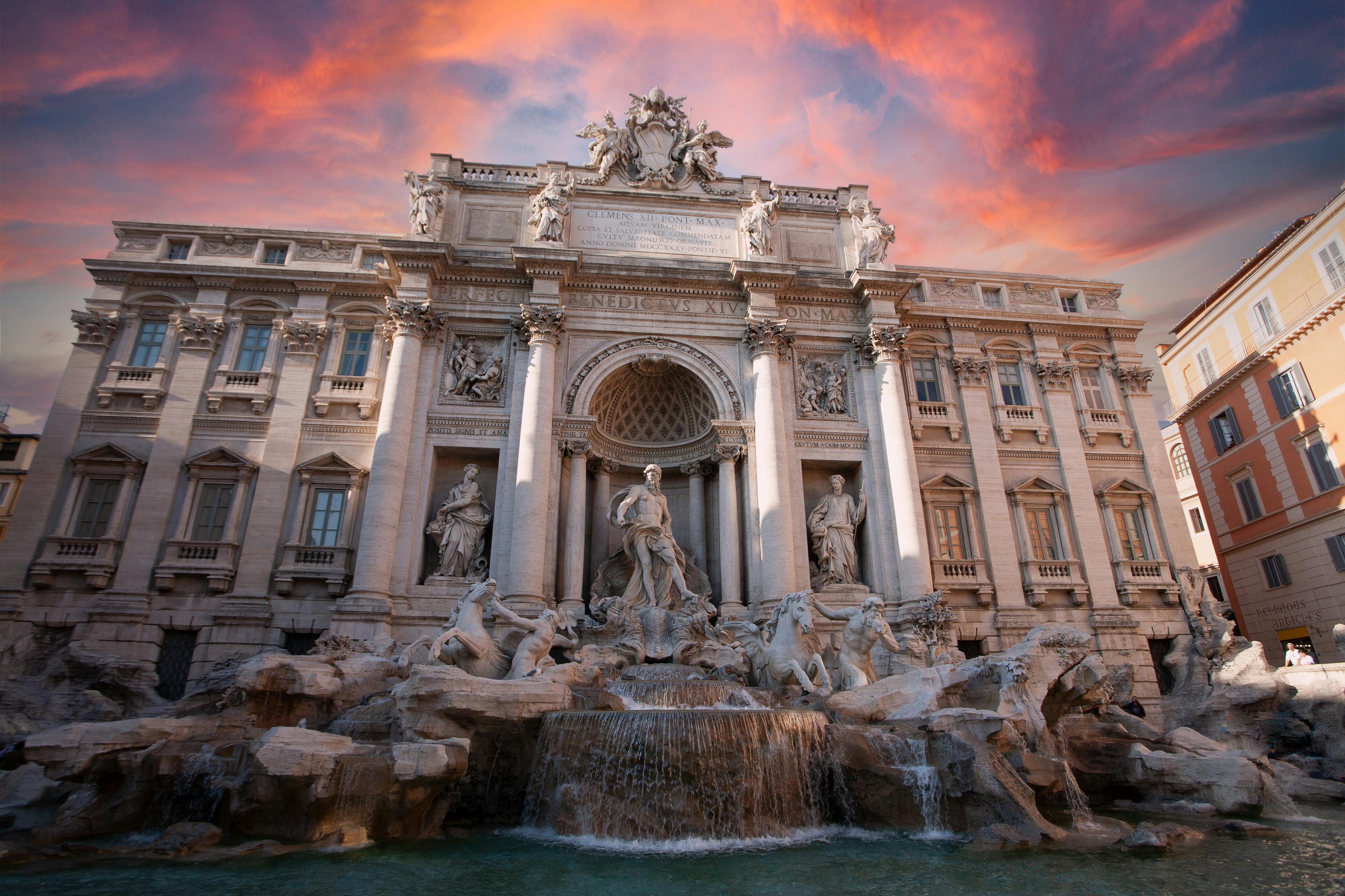 Esta sería la multa para la turista que saltó a nadar a la Fontana de Trevi en Italia