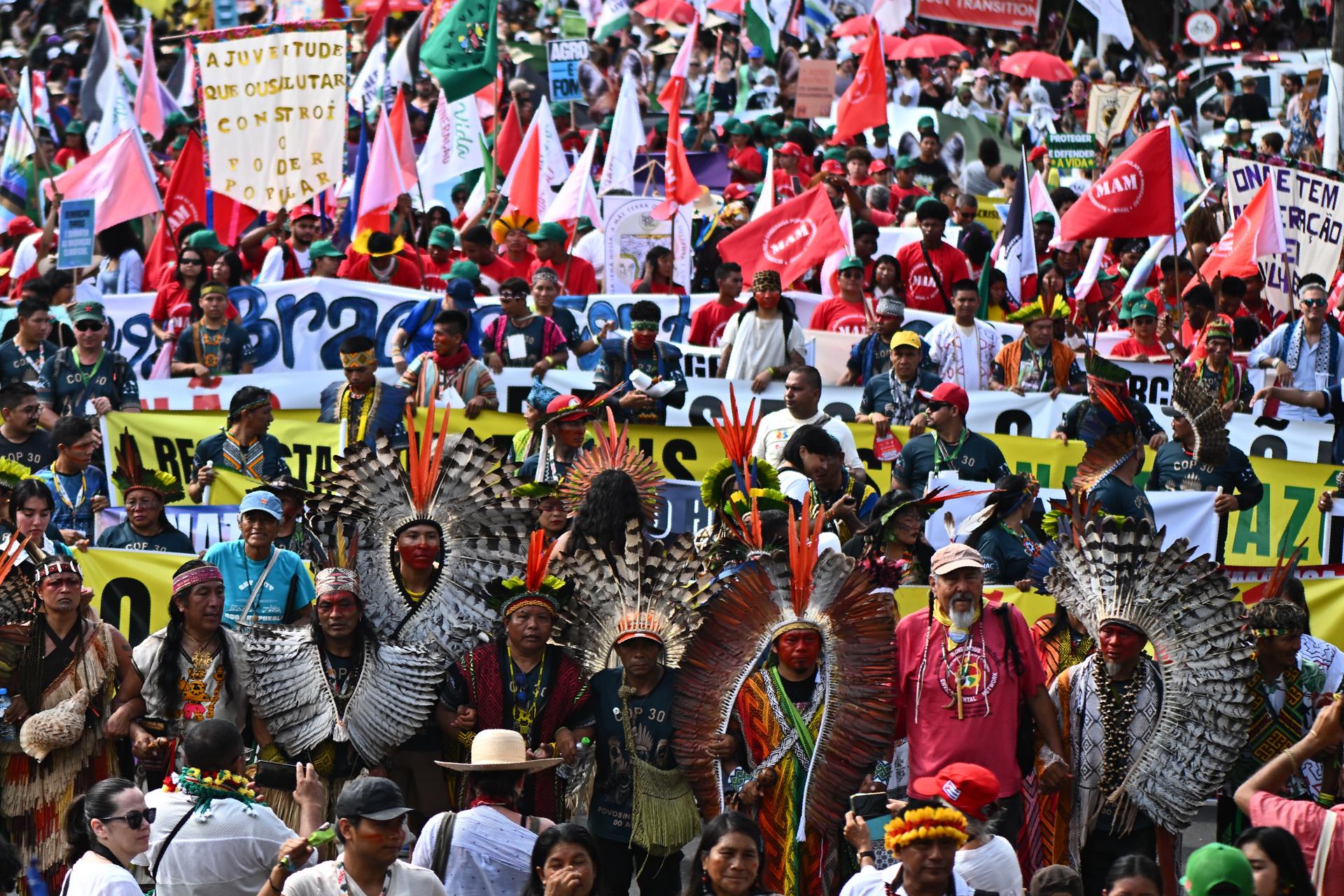 Los participantes de la marcha insistieron en que se requiere un Tratado de No Proliferación de Combustibles Fósiles para enfrentar el cambio climático.