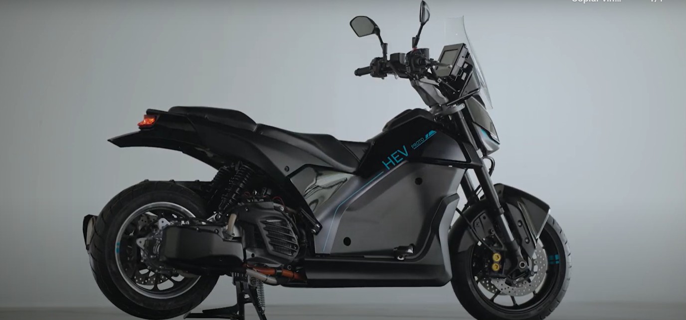 Así es la primera moto híbrida SPHEV de Yamaha con tres motores y alta aceleración