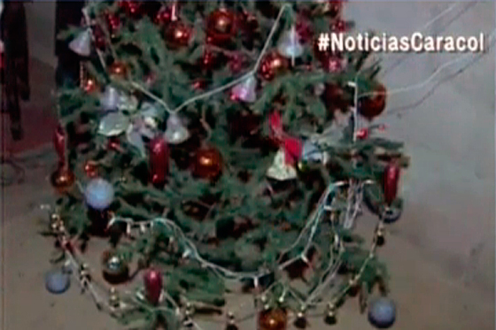 Bebé de 9 meses murió electrocutado al jugar con luces del árbol de Navidad